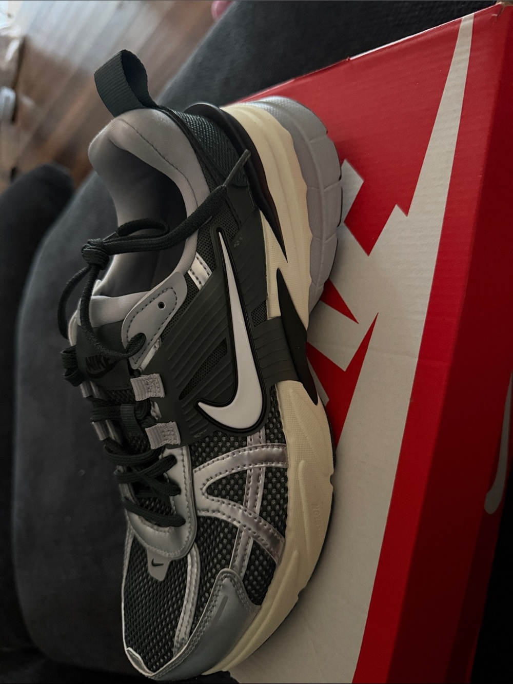 Nike Men’s Gray, and Green  Running Sneakers